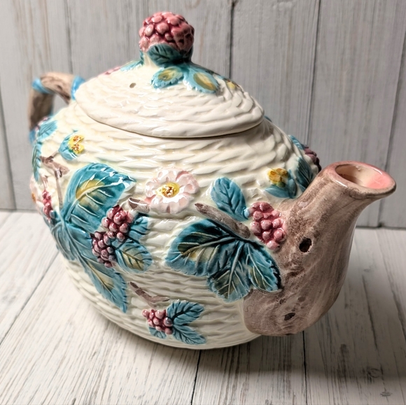 The Haldon Group Vintage Embossed Basket-weave Blackberry Floral Tea Pot - Picture 6 of 9
